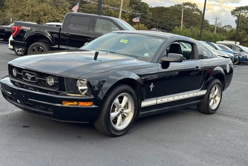2007 Ford Mustang Premium photo 1