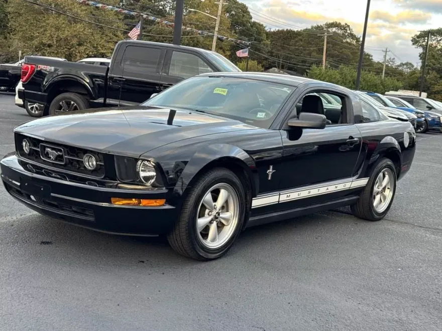 2007 Ford Mustang Premium photo 1