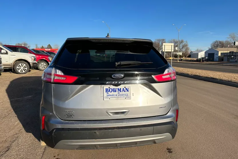 2021 Ford Edge SEL photo 1