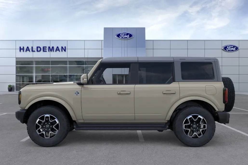 2025 Ford Bronco Outer Banks photo 1