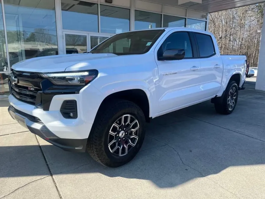 2025 Chevrolet Colorado Z71 photo 1