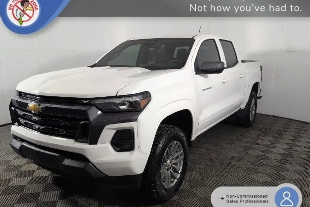 2025 Chevrolet Colorado Work Truck LT photo 1