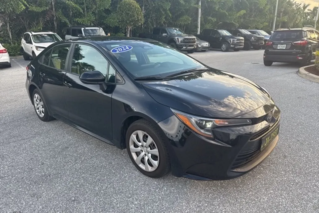 2024 Toyota Corolla LE photo 1