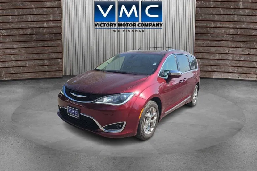 2019 Chrysler Pacifica Limited photo 1