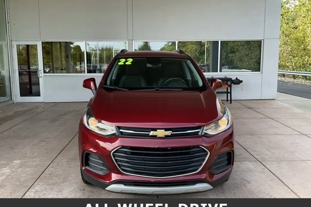 2022 Chevrolet Trax LT photo 1