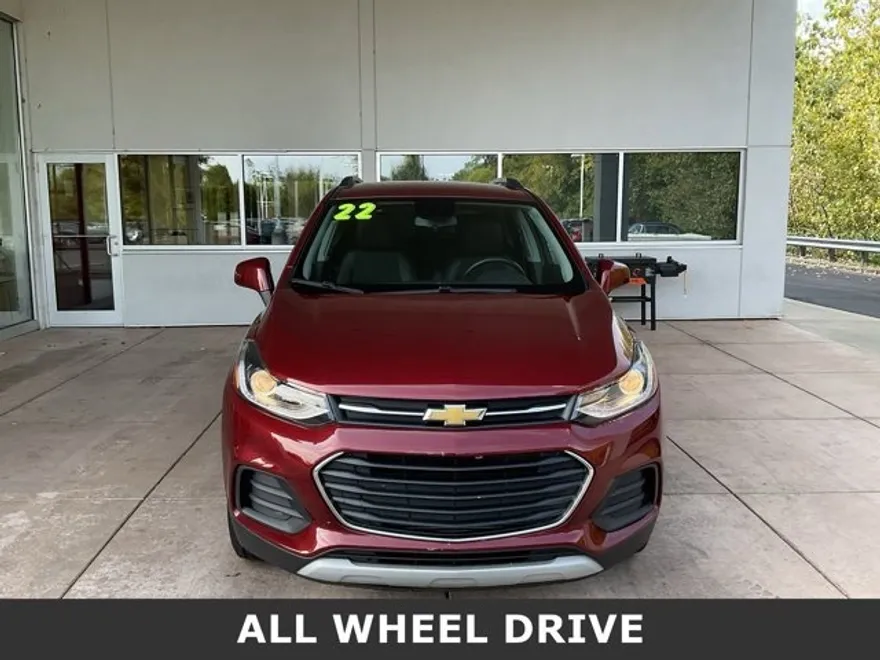 2022 Chevrolet Trax LT photo 1