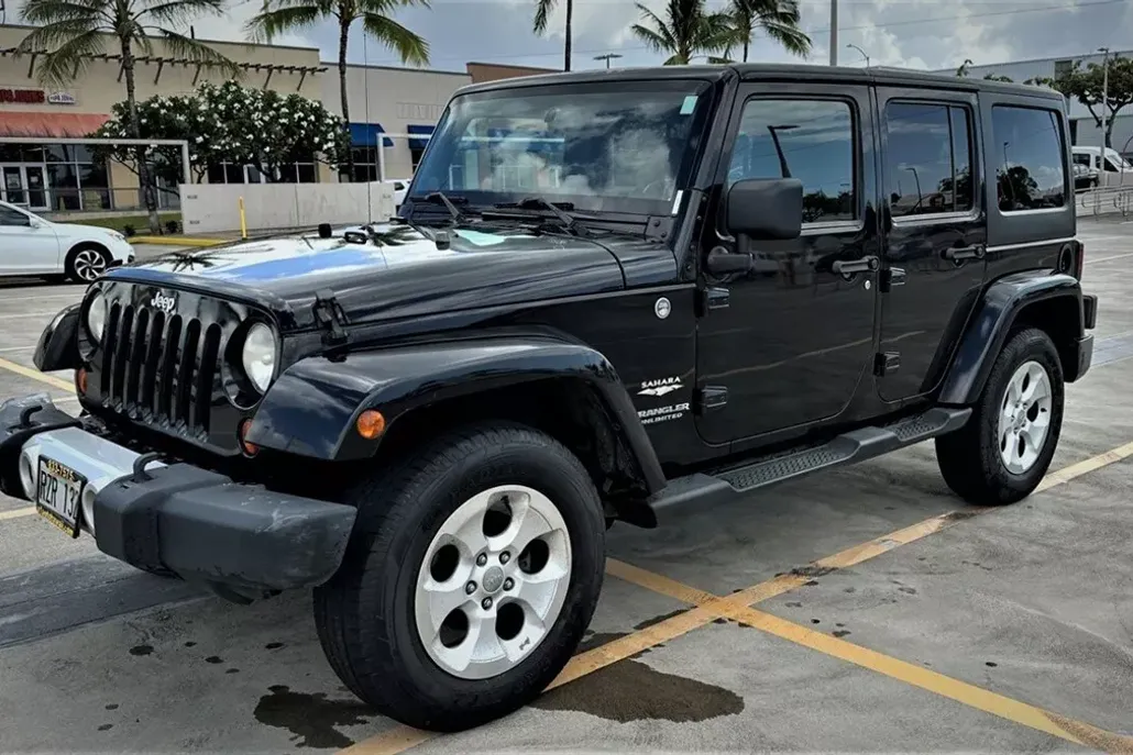 2013 Jeep Wrangler Sahara photo 1