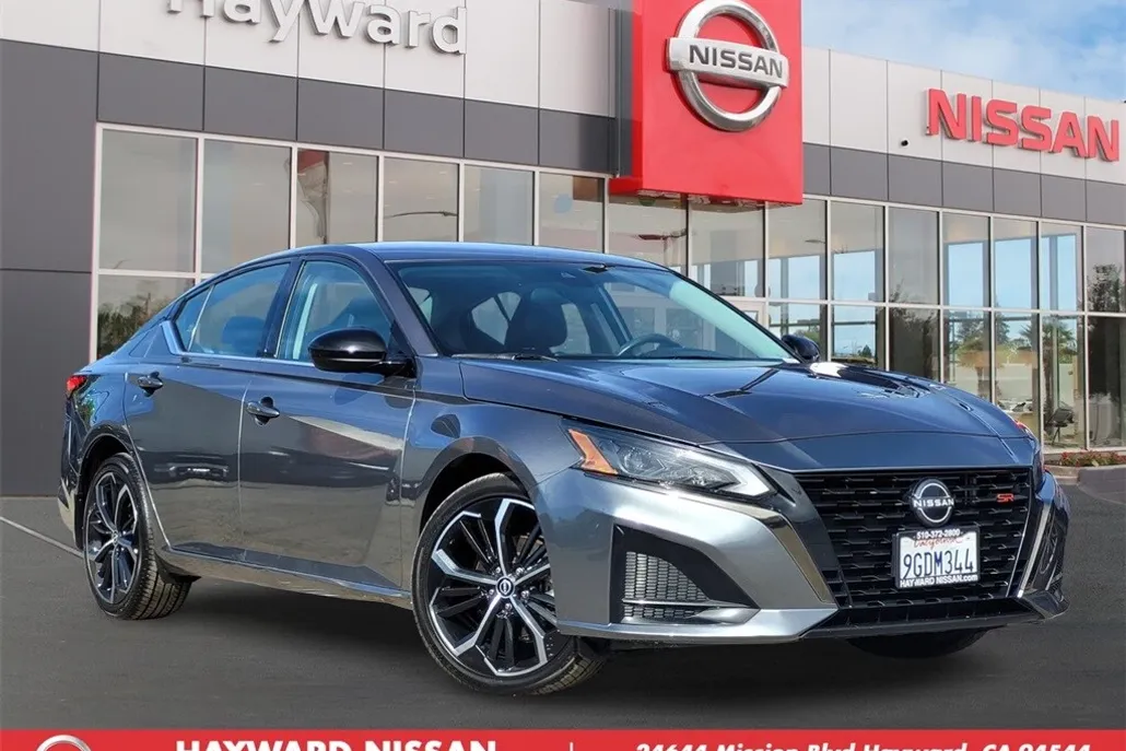2023 Nissan Altima 2.5 SR photo 1