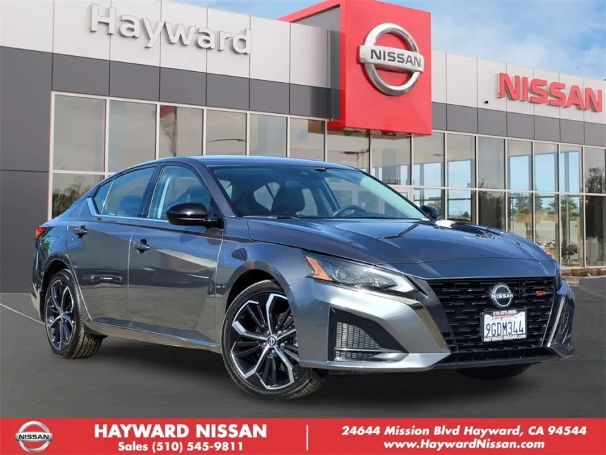 2023 Nissan Altima 2.5 SR photo 1
