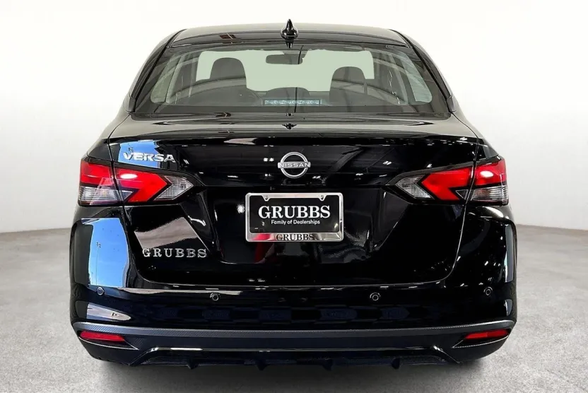 2025 Nissan Versa SV photo 1