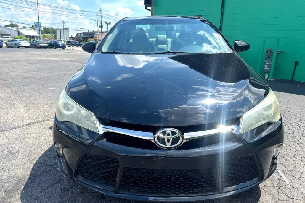 2017 Toyota Camry XLE photo 1
