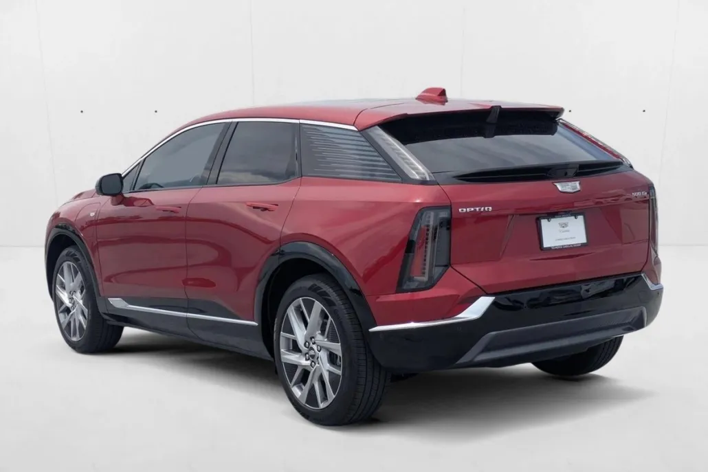 2025 Cadillac Optiq Luxury photo 1