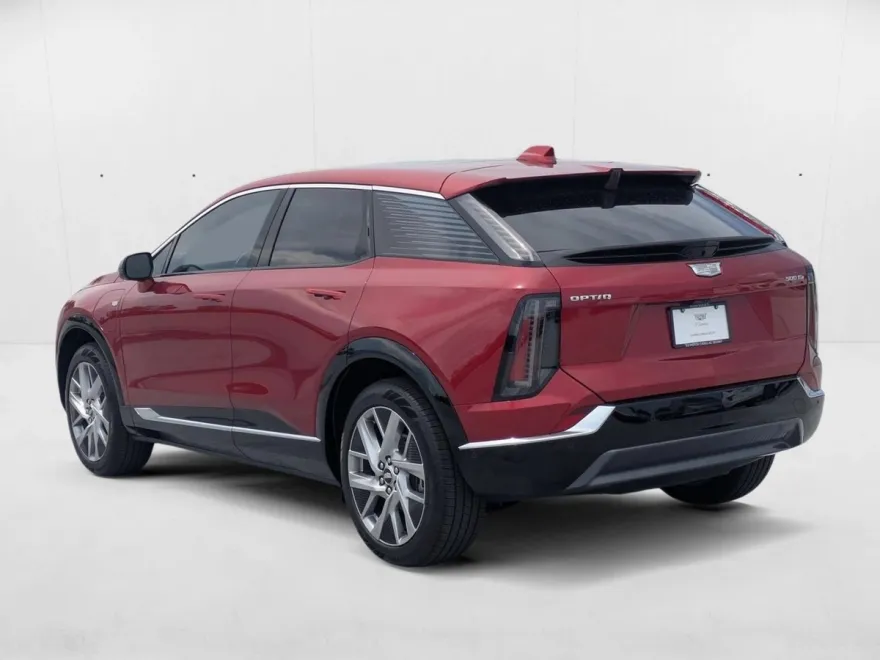 2025 Cadillac Optiq Luxury photo 1