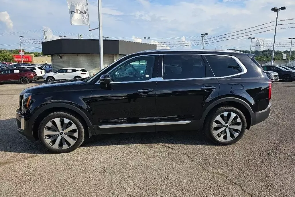 2022 Kia Telluride S photo 1