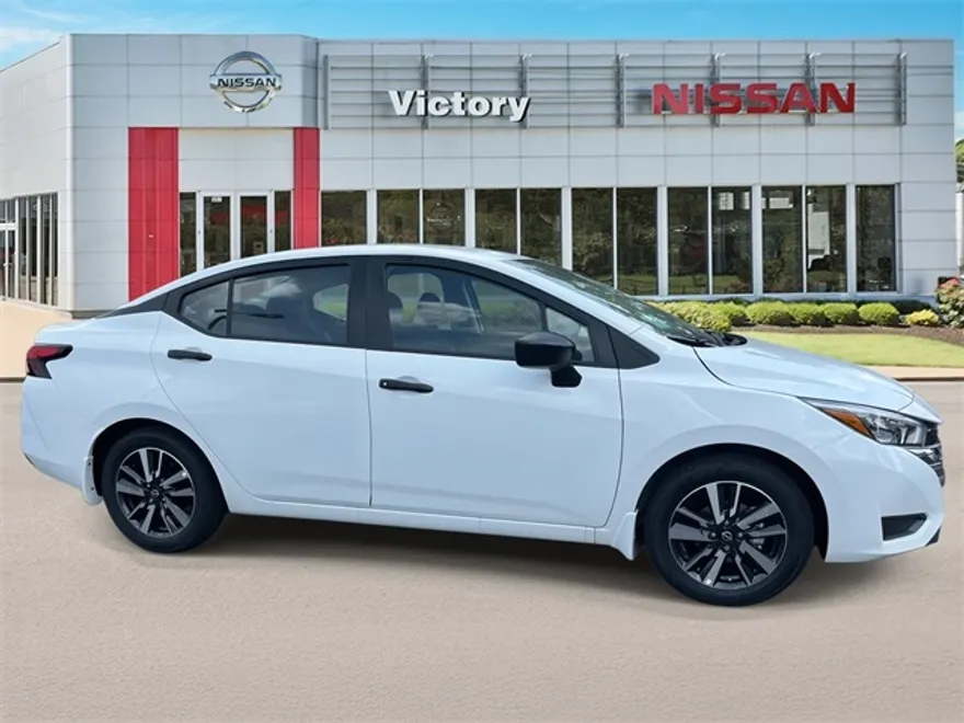 2025 Nissan Versa 1.6 S photo 1