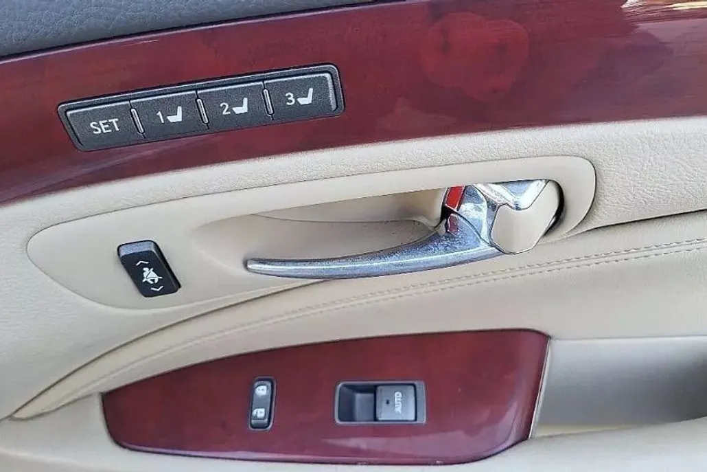 2009 Lexus LS 460 photo 1