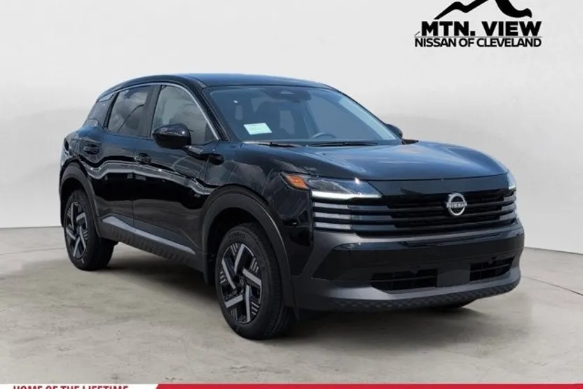 2025 Nissan Kicks SV photo 1