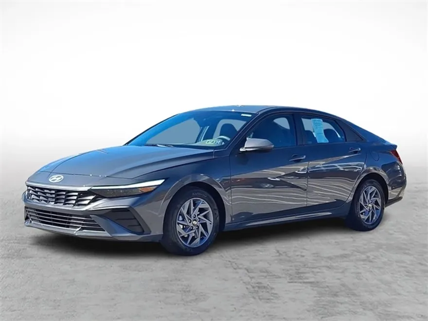 2024 Hyundai Elantra SEL photo 1