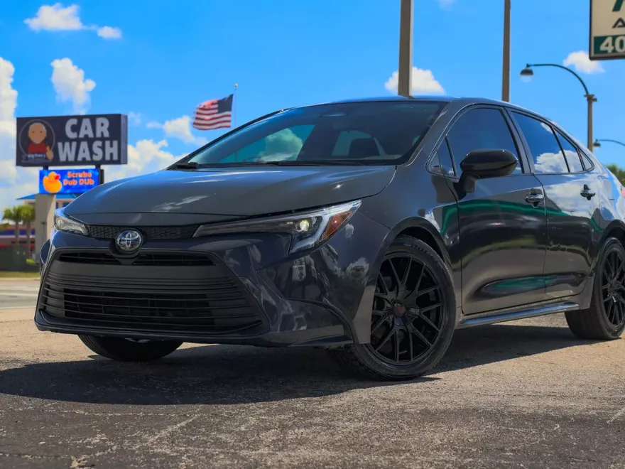 2023 Toyota Corolla Hybrid LE photo 1