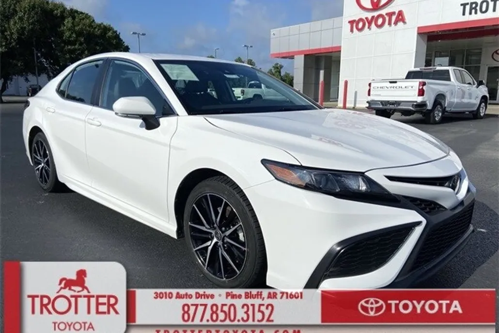 2022 Toyota Camry SE photo 1