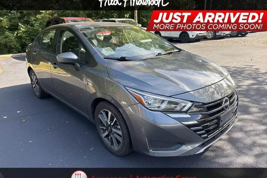 2023 Nissan Versa 1.6 SV photo 1