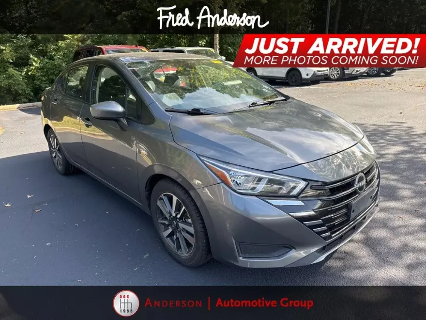 2023 Nissan Versa 1.6 SV photo 1