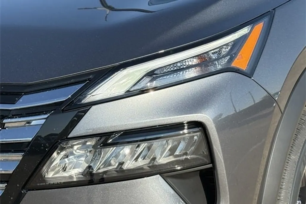 2026 Nissan Rogue SV photo 1