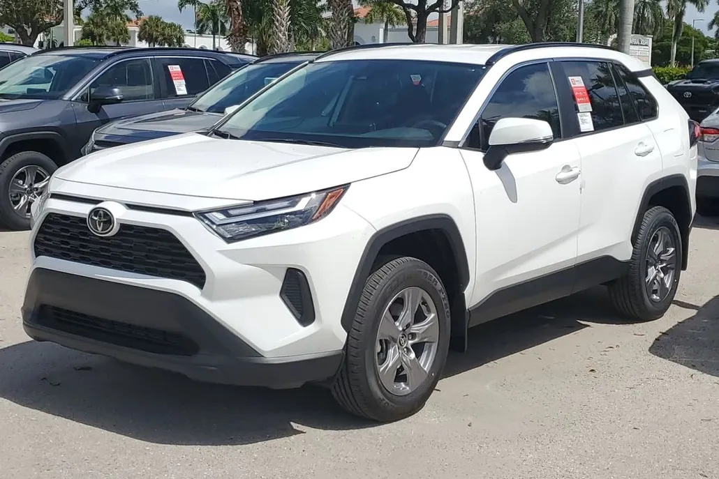 2025 Toyota RAV4 XLE photo 1