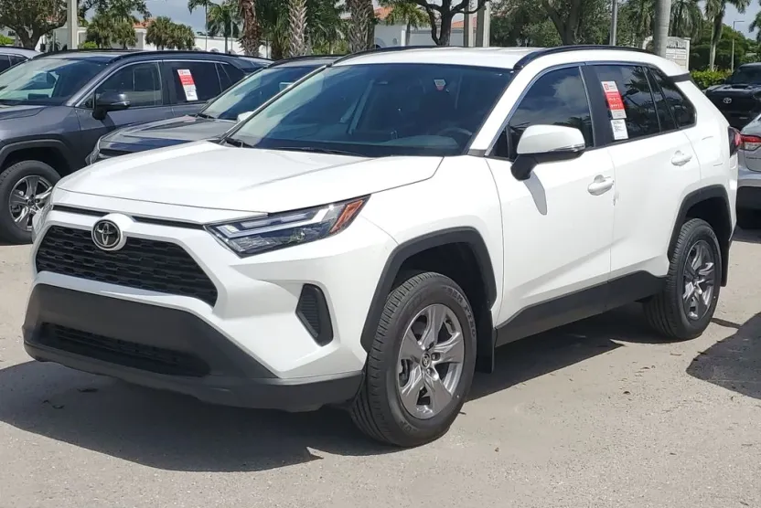 2025 Toyota RAV4 XLE photo 1