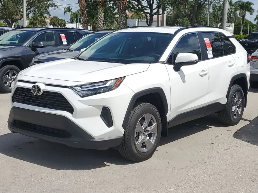 2025 Toyota RAV4 XLE photo 1