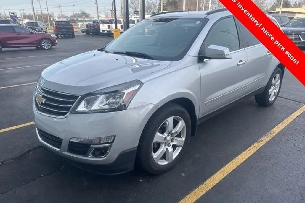 2017 Chevrolet Traverse 1LT photo 1