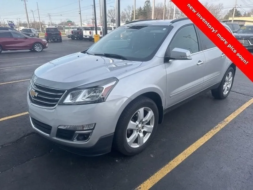 2017 Chevrolet Traverse 1LT photo 1