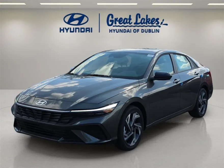2025 Hyundai Elantra SEL Sport photo 1