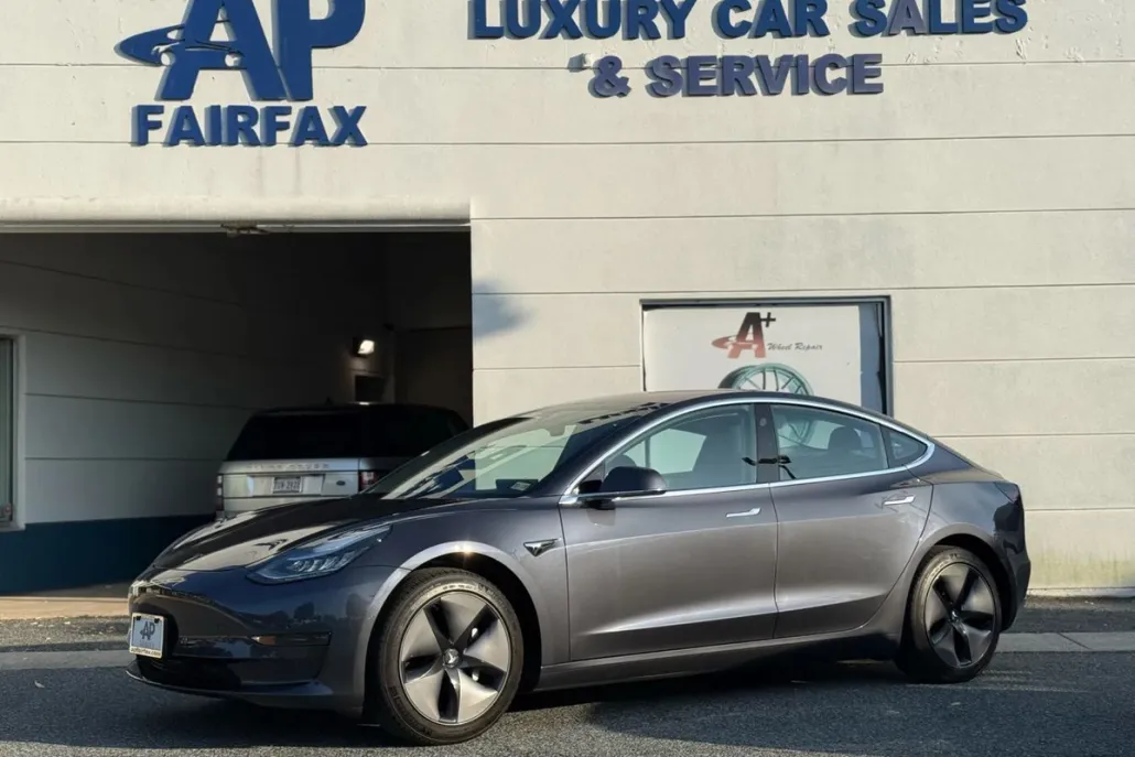 2018 Tesla Model 3 Long Range photo 1