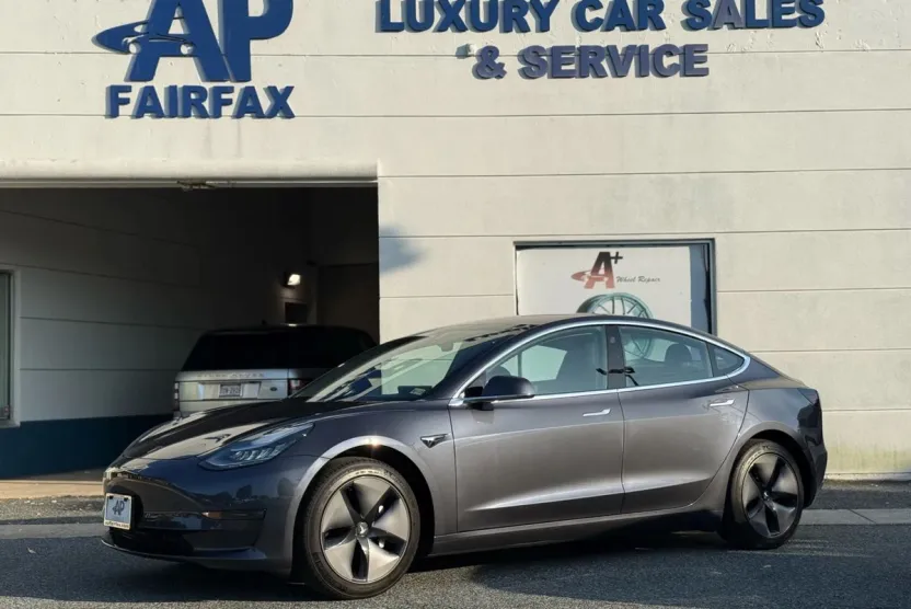 2018 Tesla Model 3 Long Range photo 1