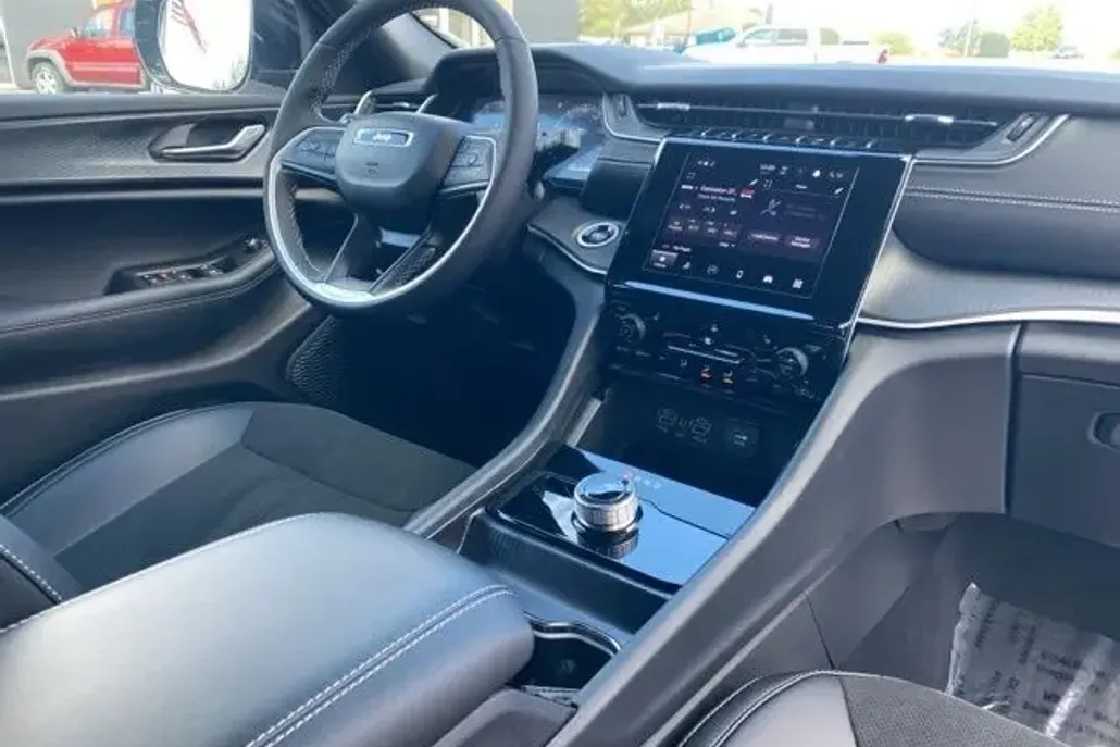 2025 Jeep Grand Cherokee Altitude X photo 1