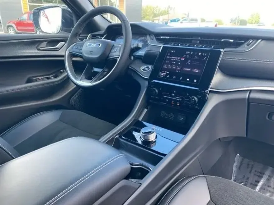 2025 Jeep Grand Cherokee Altitude X photo 1