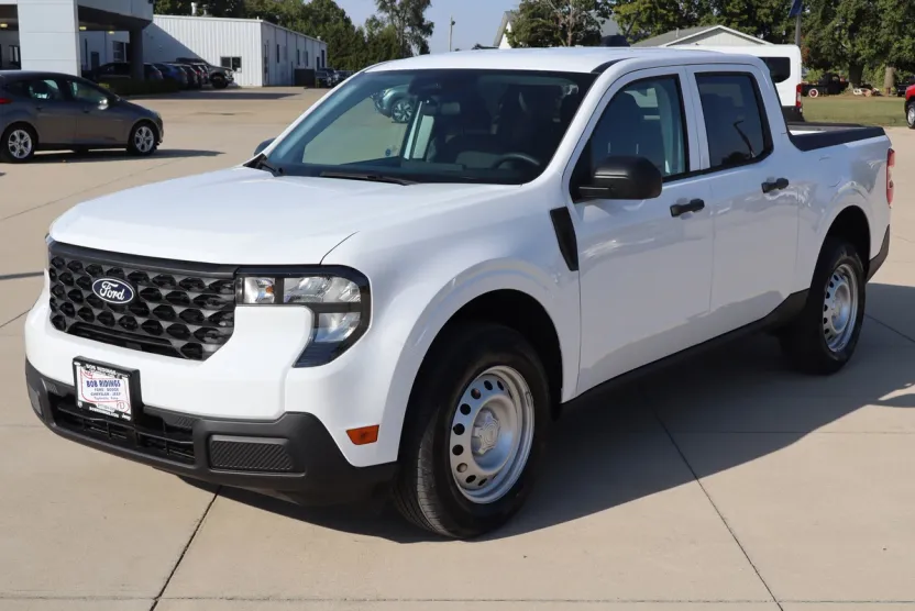 2025 Ford Maverick XL photo 1