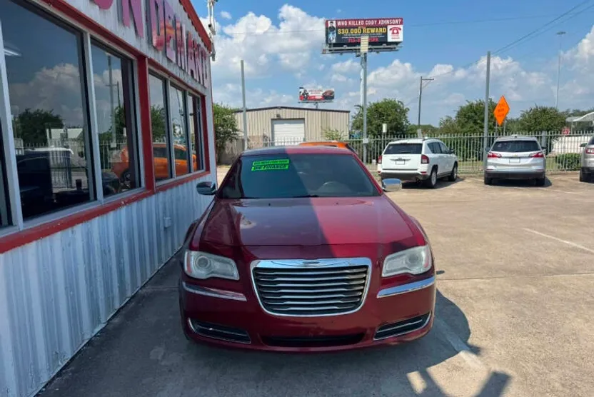 2014 Chrysler 300 Base photo 1