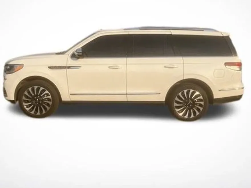 2024 Lincoln Navigator Black Label photo 1