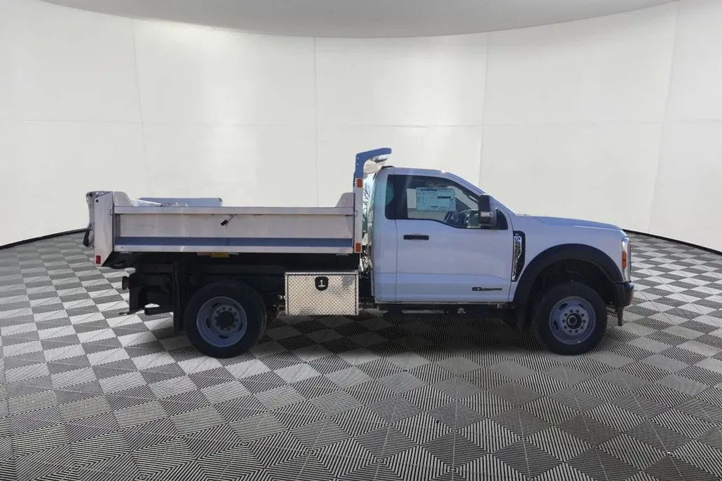 2024 Ford F-550 XL photo 1