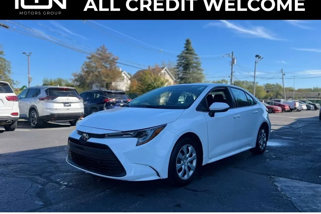 2024 Toyota Corolla LE photo 1