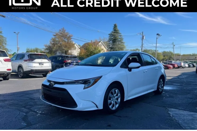 2024 Toyota Corolla LE photo 1