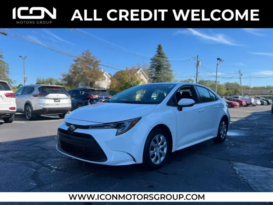 2024 Toyota Corolla LE photo 1