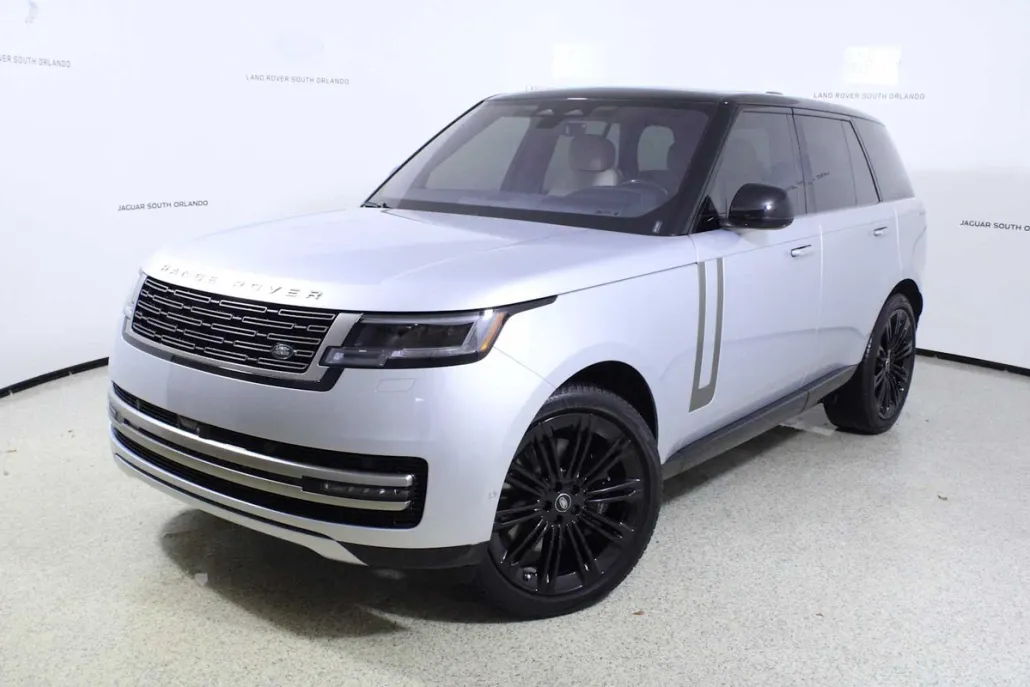 2023 Land Rover Range Rover SE photo 1