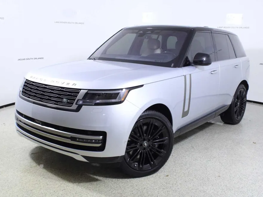 2023 Land Rover Range Rover SE photo 1