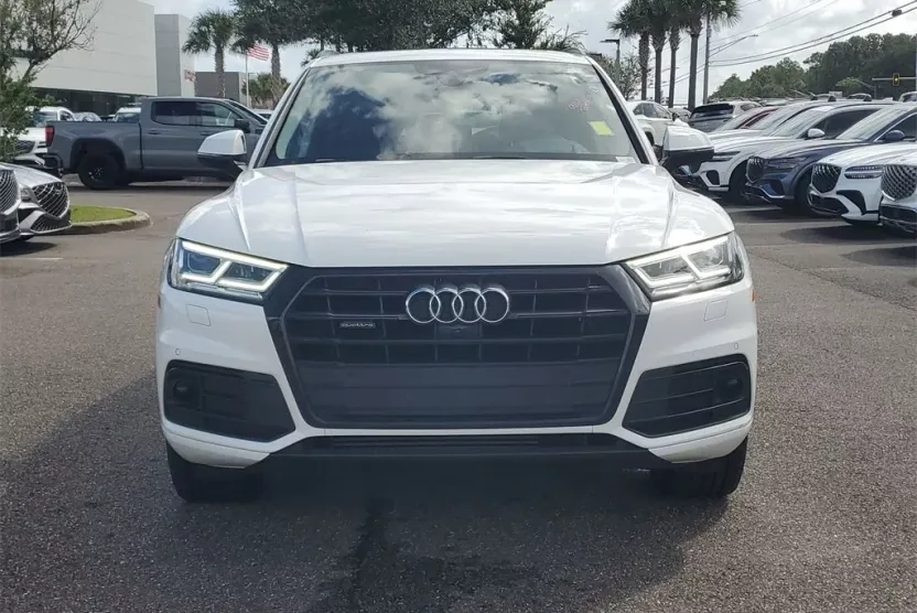 2020 Audi Q5 45 Prestige photo 1