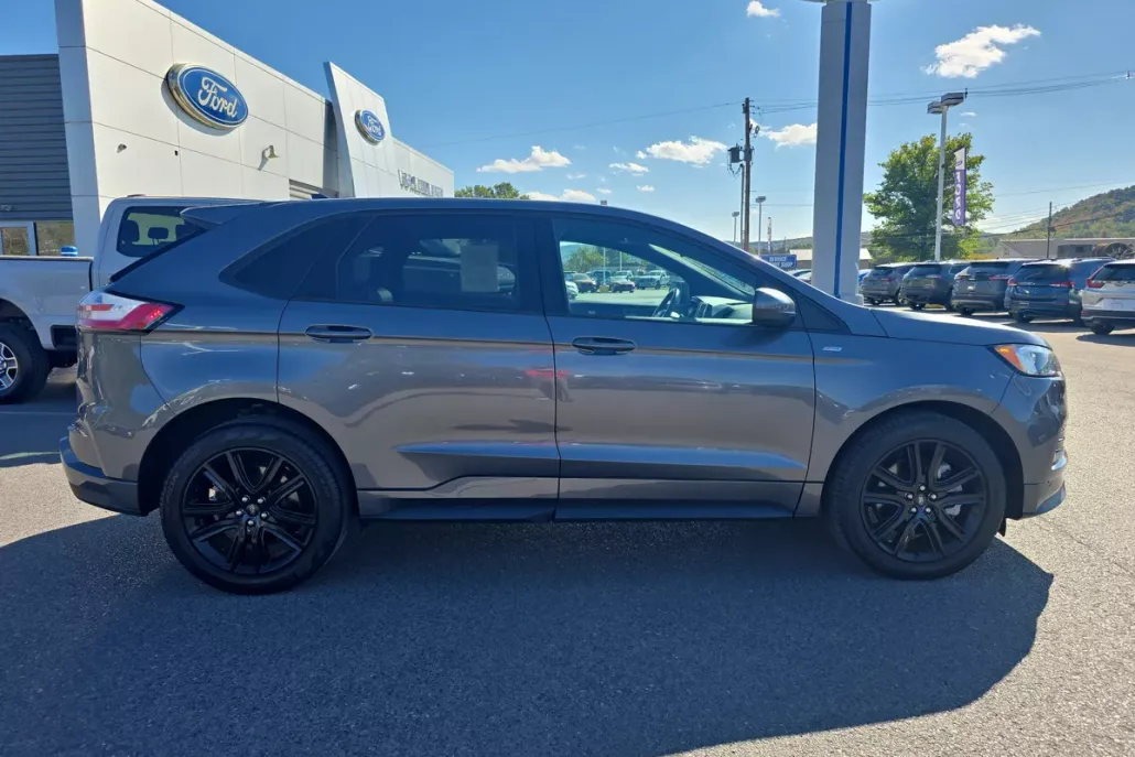 2022 Ford Edge ST-Line photo 1