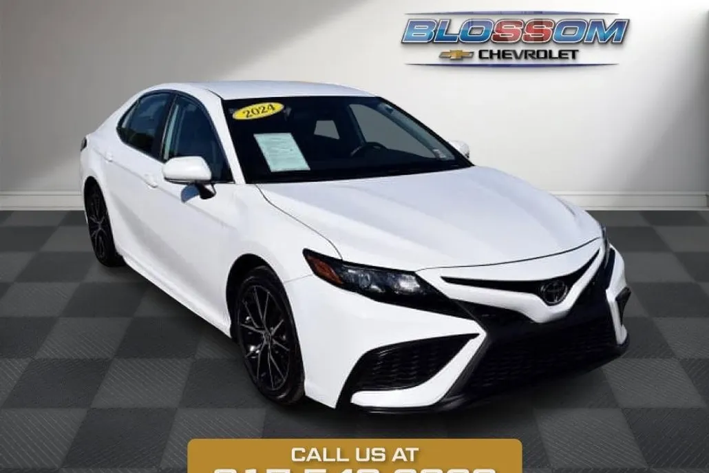 2024 Toyota Camry SE photo 1