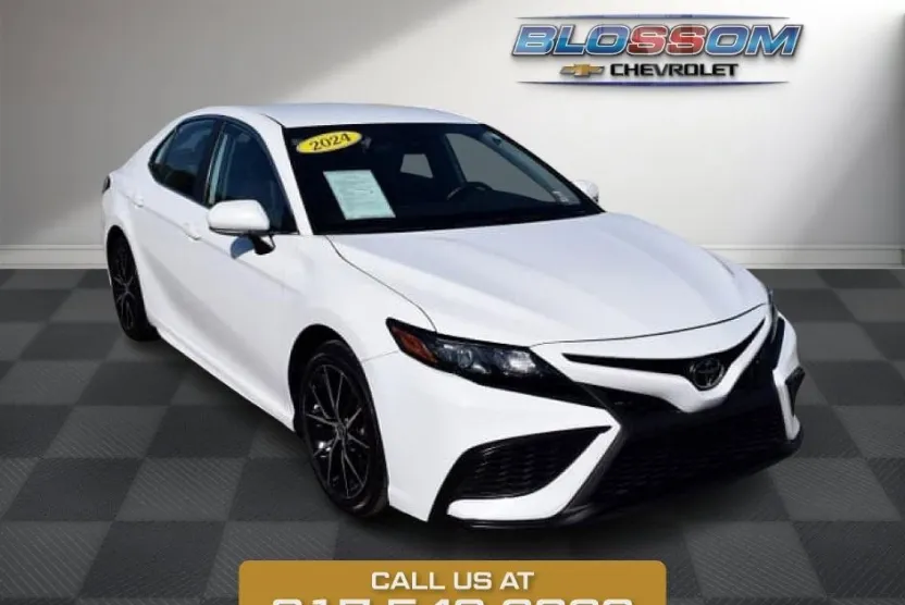 2024 Toyota Camry SE photo 1